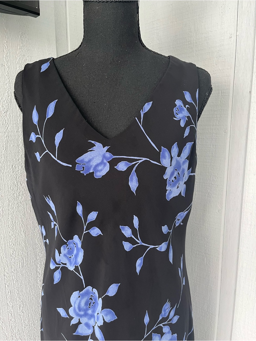 Teddi Dresses Women’s Maxi Dress Black Blue Floral Sleeveless V Neck Size 14 EUC